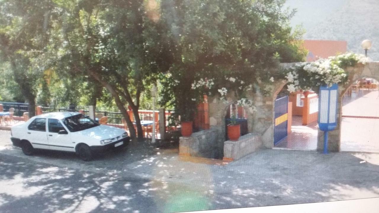 Auberge Bab Imouzer Tagherat Anekrim Eksteriør billede